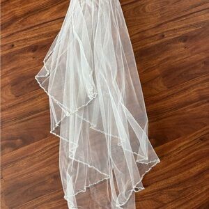 Chic Sheer White Bridal Veil